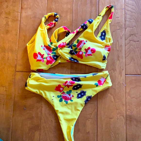 BIKINI BUNDLE! 👙 - Picture 3 of 5